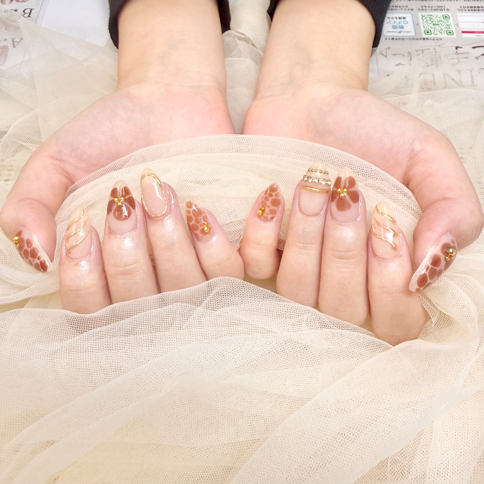 NICENAILのお客様施術 ベージュのプレスフラワーネイル