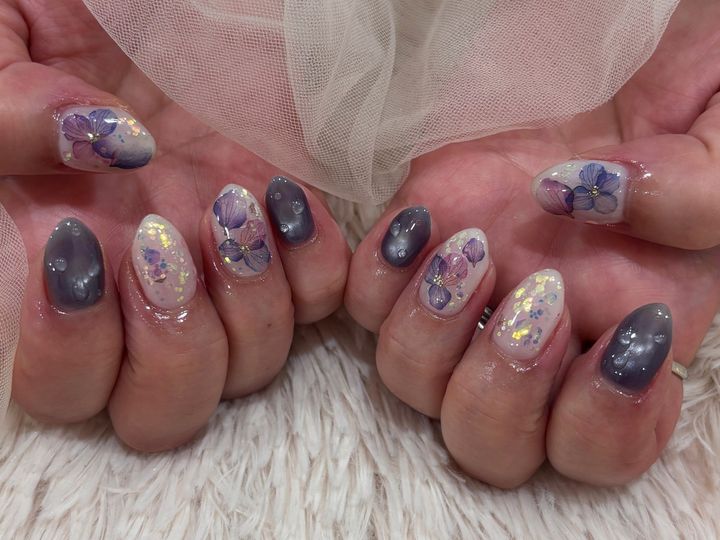 NICENAILのお客様施術 グレー紫のフラワーラメ