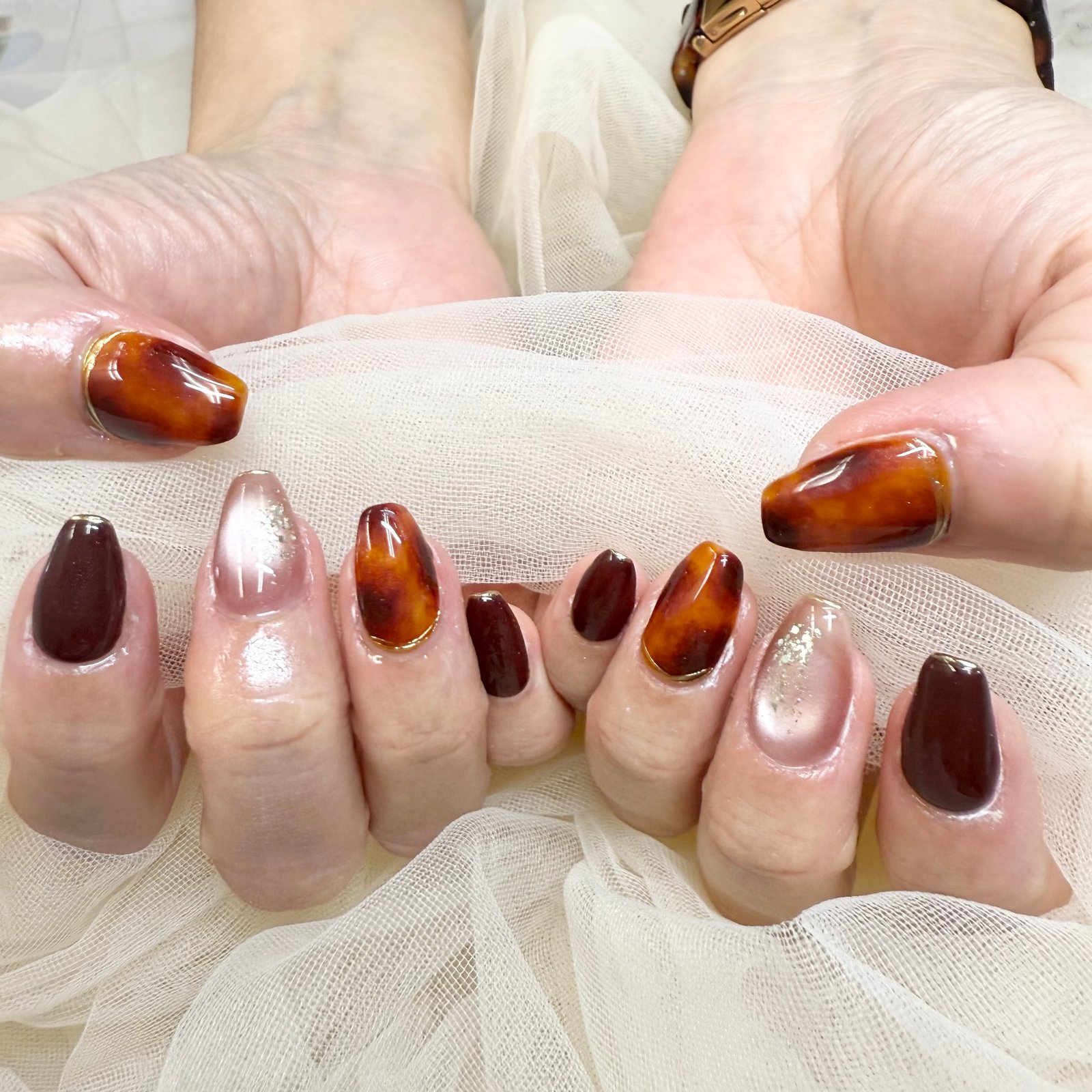NICENAILのお客様施術 ボルドーとべっ甲のミラーネイル