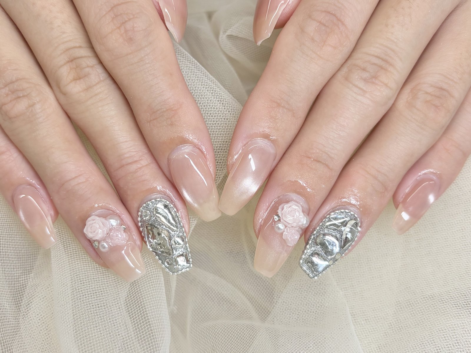 NICENAILのお客様施術 ピンクベージュのミラーニュアンス