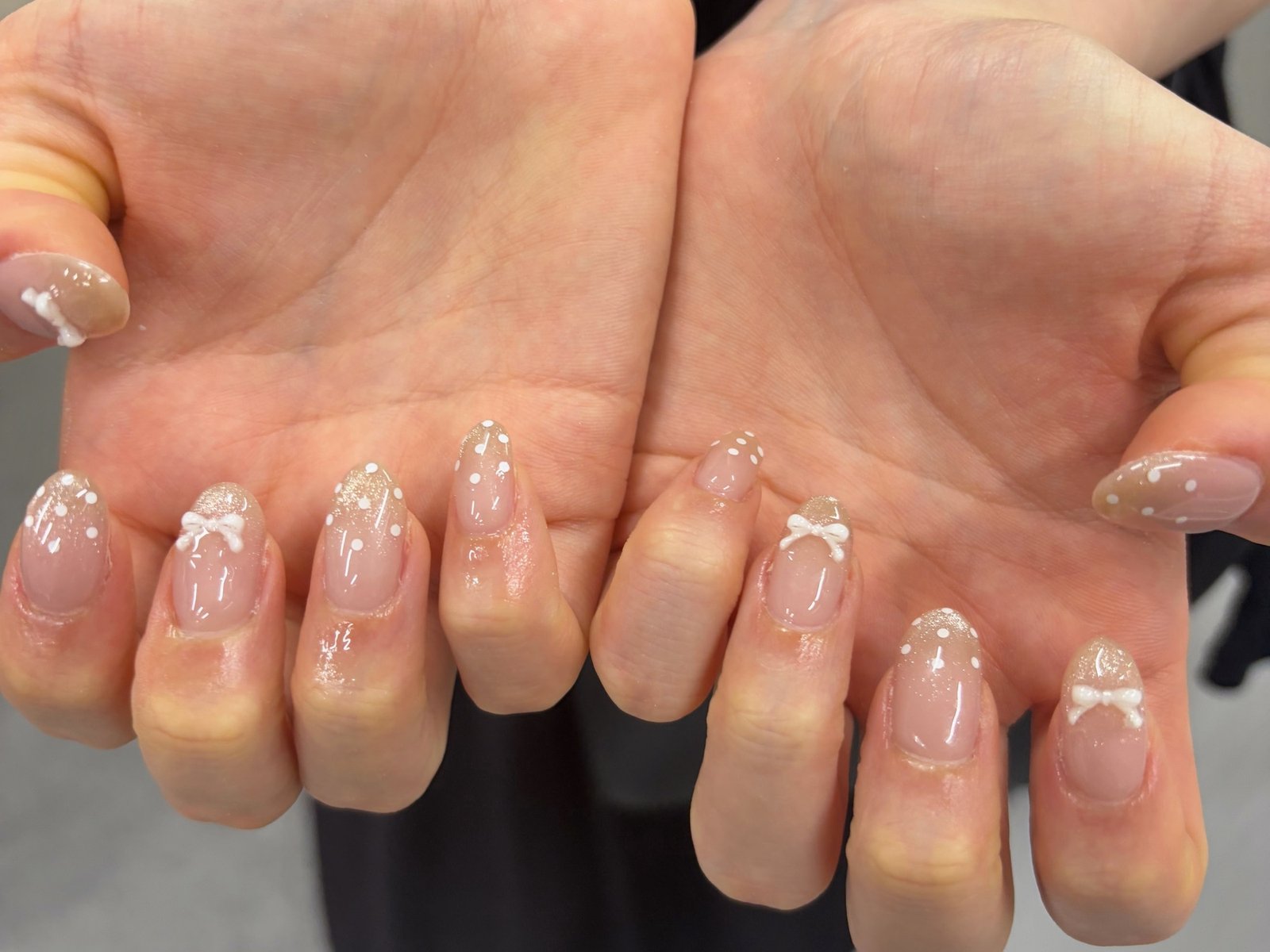 NICENAILのお客様施術 ベージュピンクのビジュー