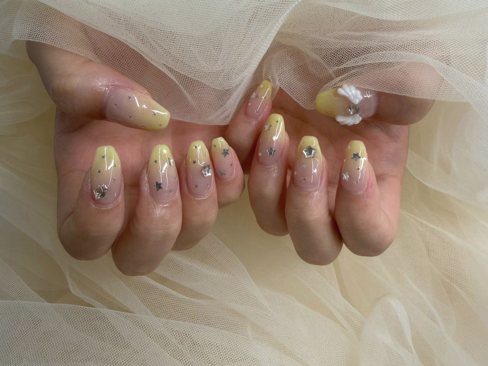 NICENAILのお客様施術 ベージュゴールドのラメビジュー