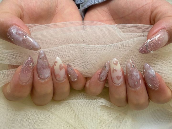 NICENAILのお客様施術 ベージュピンクのニュアンスラメ