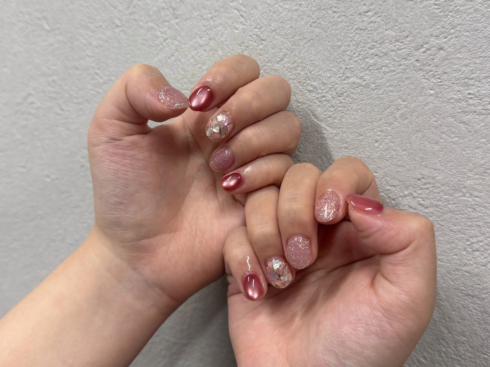 NICENAILのお客様施術 ピンクとボルドーのグラデーションラメ