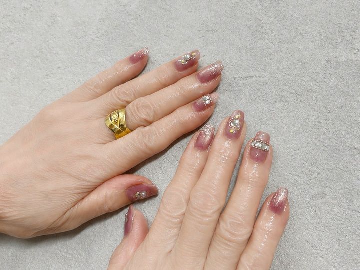 NICENAILのお客様施術 くすみピンクのラメフレンチ