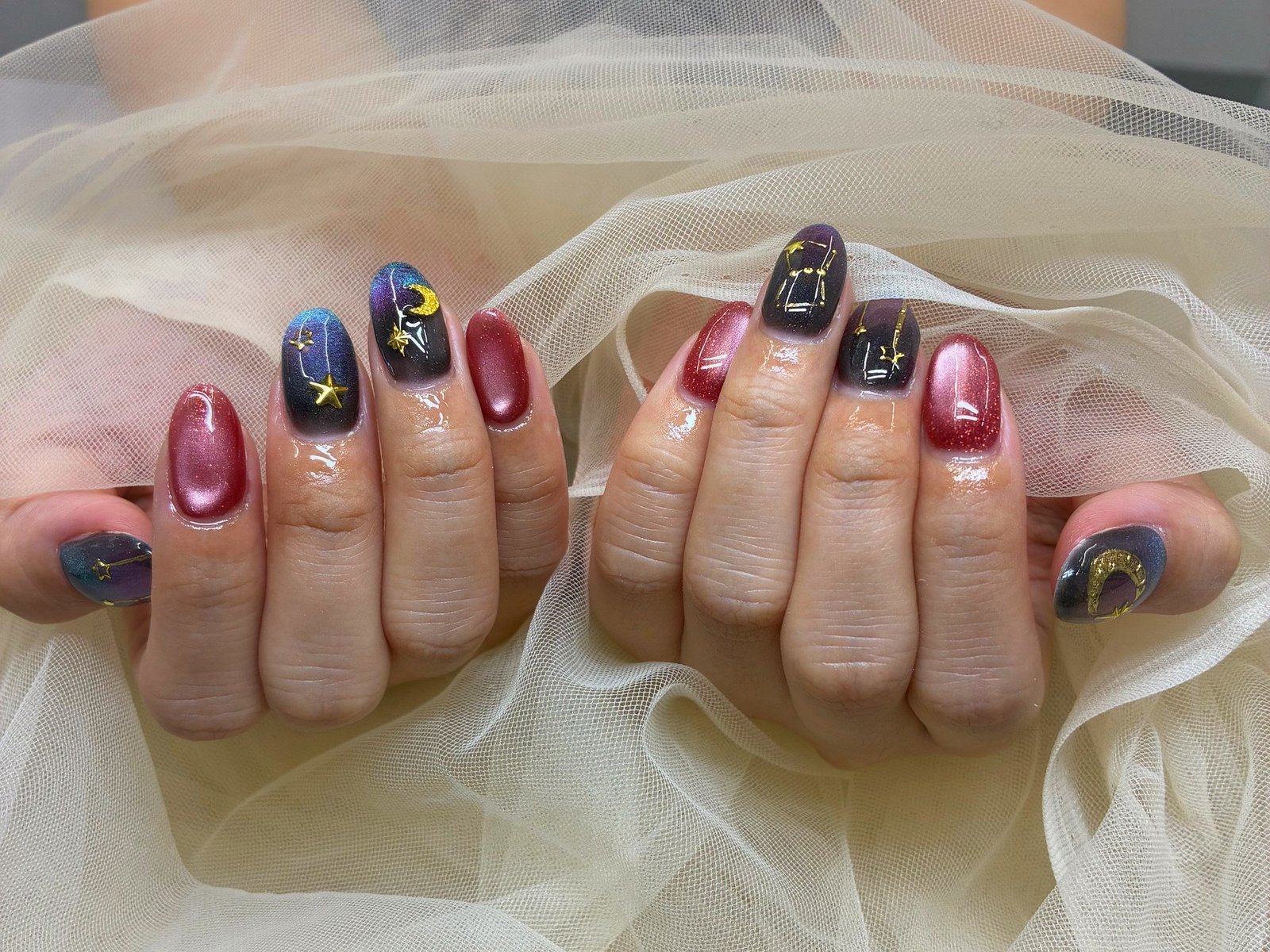 NICENAILのお客様施術 ボルドー×紺のオーロラゴールド