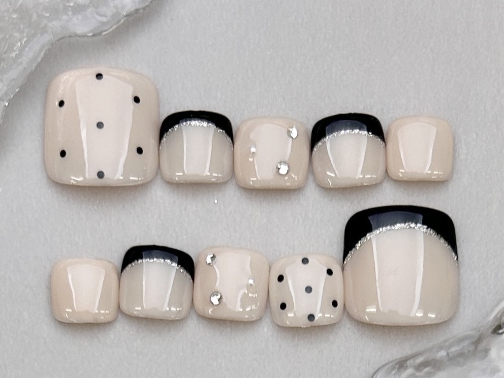 【オフ無料】【フット】月替わり60種類から選ぶトレンドネイル