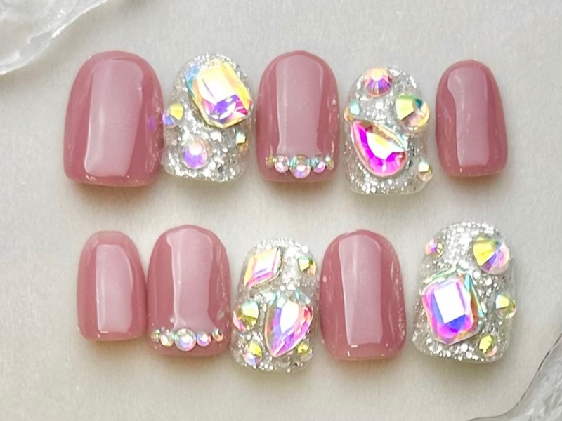 キラキラ×宝石ネイル